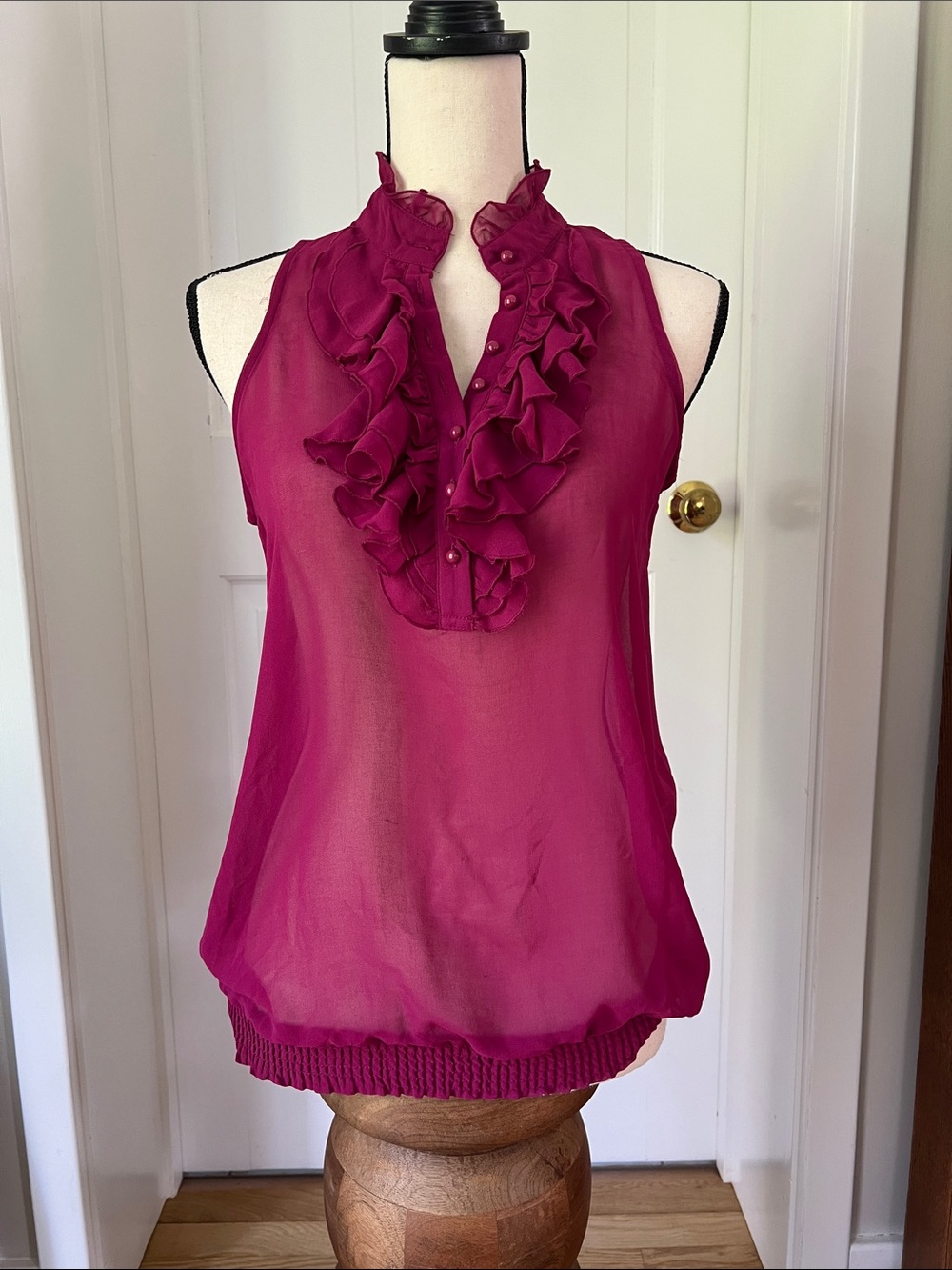 Fuchsia Ruffled V-Neck Sleeveless Blouse, Button-up front, Elastic Hem, Sz S